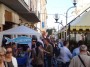 Tutti pazzi per la palamita 2011 - Punti assaggio e stand enogastronomici nel corso centrale di via Vittorio Emanuele II fra boconcini di palamita e di formaggi del territorio - San Vincenzo (LI), Fotografia 8 maggio 2011, Toscana