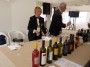 Tutti pazzi per la palamita 2012 - Bottiglie di vino della Val di Cornia stappate e servite ai visitatori dai sommelier - San Vincenzo (LI), Fotografia 6 maggio 2012, Toscana