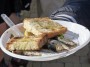 Tutti pazzi per la palamita 2013 - Saporito piatto di sardine grigliate con crostino di pane abbrustolito condito con sale, olio e aglio - San Vincenzo (LI), Fotografia 5 maggio 2013, Toscana