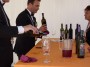Tutti pazzi per la palamita 2013 - Sommelier professionisti servono ottimi vini della Val di Cornia consigliando abbinamenti e dando informazioni sulle caratteristiche del vino e sulle aziende vinicole locali - San Vincenzo (LI), Fotografia 5 maggio 2013, Toscana