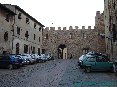 Certaldo(FI) - Piazza SS. Annunziata. Sullo sfondo si vede il Palazzo Stiozzi Ridolfi. (MAG2006)