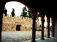 Certaldo(FI) - Delizioso cortile interno del Palazzo Stiozzi Ridolfi accessibile da via Boccaccio e piazza SS Annunziata. (MAG2006)