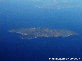Isola del Giglio (Gr) - Foto aerea. La meravigliosa Isola del Giglio in una limpida giornata di estate. La foto è stata scattatada una quota di circa 32000 piedi ovvero circa 10000 metri di altitudine dal livello del mare. (Luglio 2006)